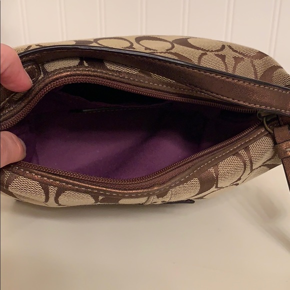🎉🎉GOOD as NEW 🎉🎉 CLASSIC SIGNATURE COACH PURSE - Picture 8 of 8